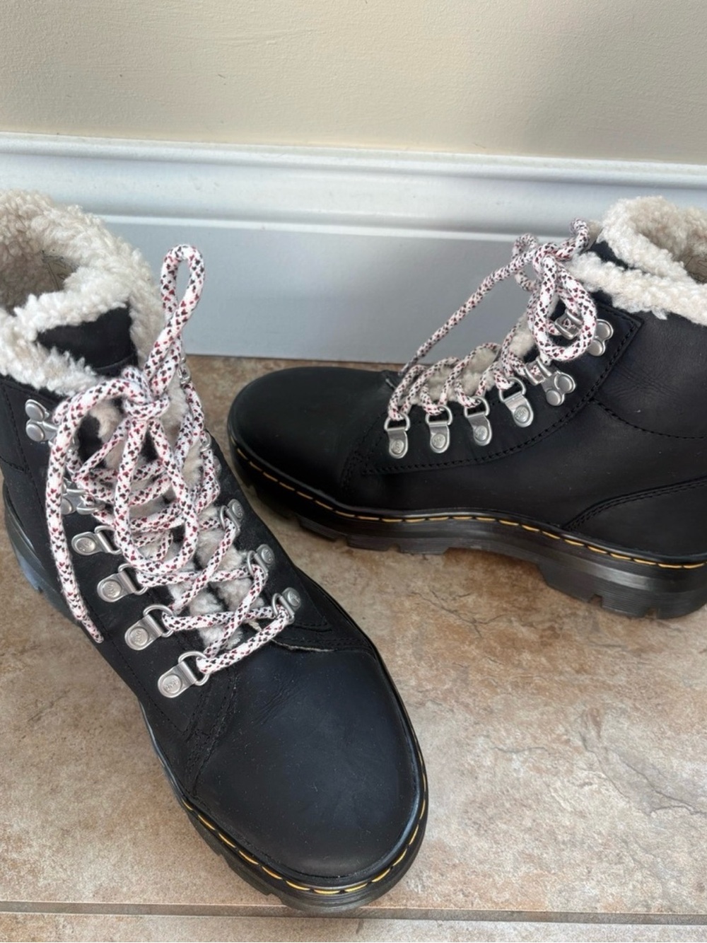 Dr Martens Black Sherpa Lined Leather Hiking Boots Women’s 7